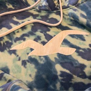 Women’s small Hollister big logo tie dye blue/aqua front pocket hoodie appliqué